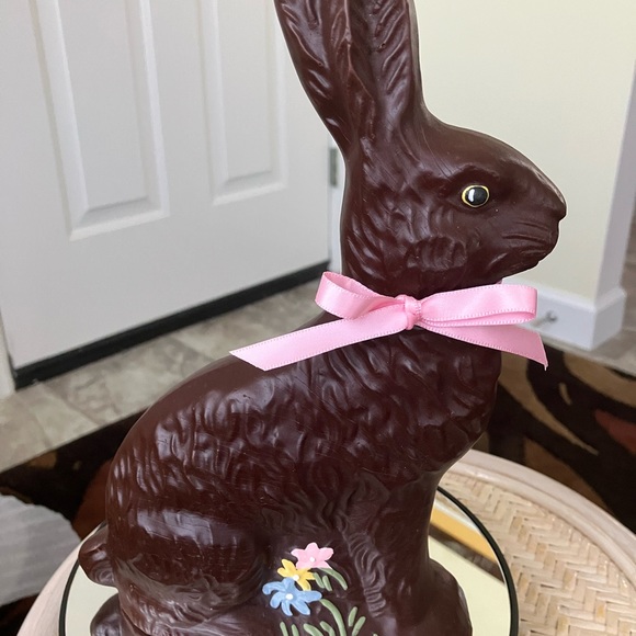 VINTAGE SC  FAUX CHOCOLATE RESIN HAND PAINTED RABBIT PINK BOW & FLOWERS USA MADE - Picture 3 of 15